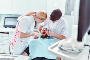 Quanto ganha um dentista na Europa