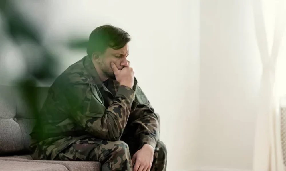 Militar reflexivo após receber um fatd