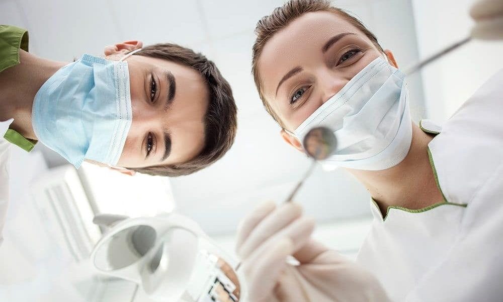 quanto ganha um dentista em portugal