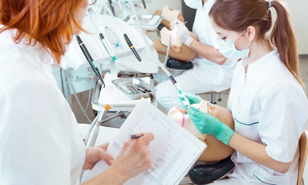 Dentista pode revalidar o seu diploma estrangeiro através da tramitação simplificada em 2022?